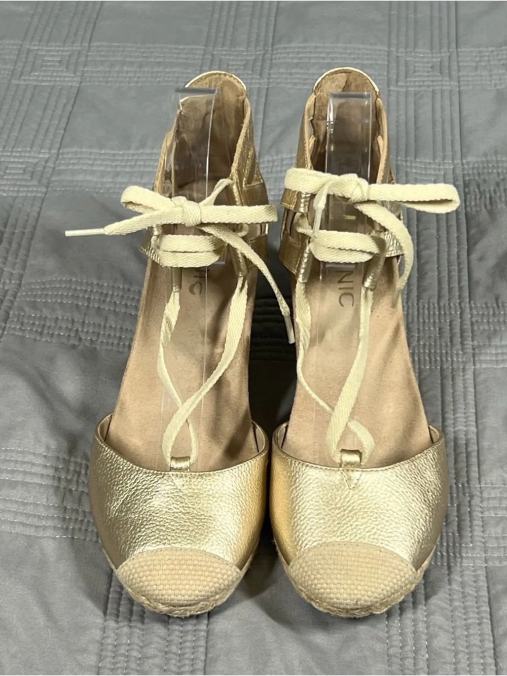 VIONIC Aruba Calypso Gold Wedge Sandals Womens Size 7.5 Leather Espadrille Shoes